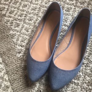 Light denim pointed flats